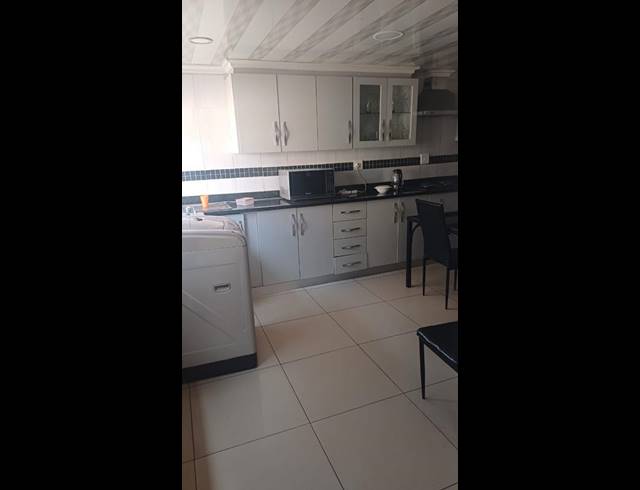 4 BEDROOM HOUSE FOR SALE IN MOSELEKE EAST
